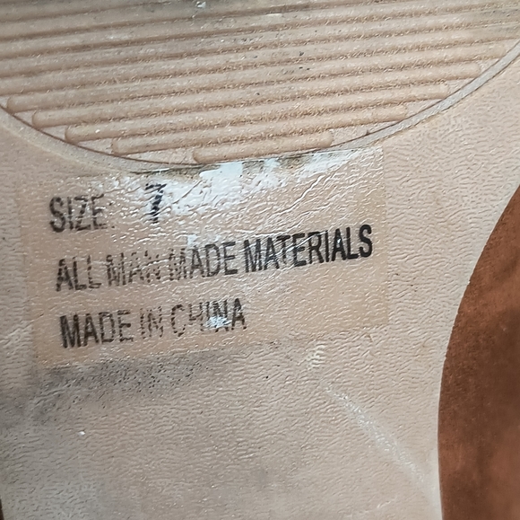 Day trip 7 Chelsea Ankle Booties Pointy Toe Cut Out Chestnut Block Heel Suede - Picture 4 of 12